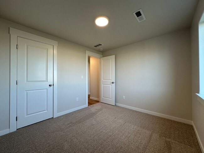 Building Photo - 3bed, 2bath 1,148sq.ft. 2car garage home in Harvest Creek Sub - Nampa