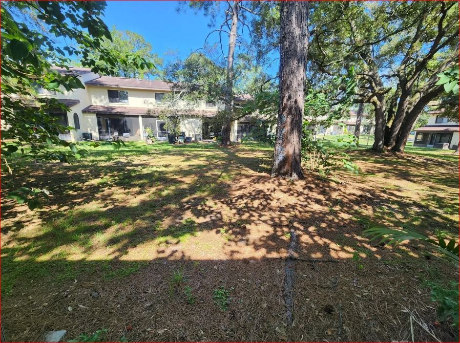 Common Area in Rear - 2735 SW 35th Pl