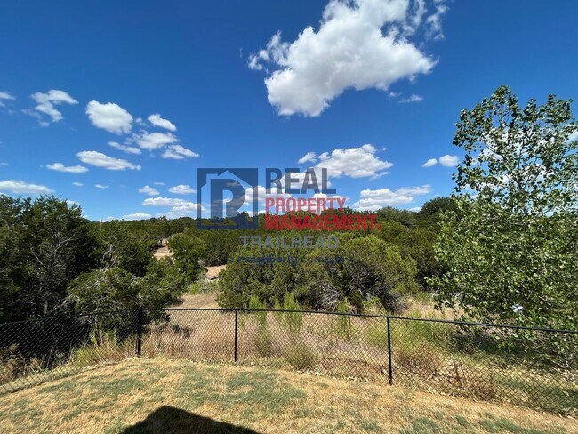 Building Photo - Amazing 3 Bed 2 Bath Home in Gated Lakesid...