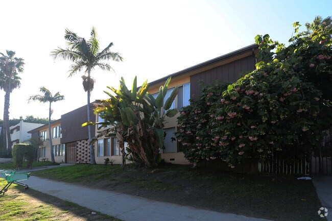 Building Photo - 3905 Stevely Ave