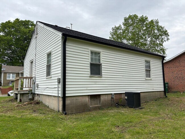 Building Photo - 2 BED, 1 BATH HOME LOCATED IN HIGH POINT