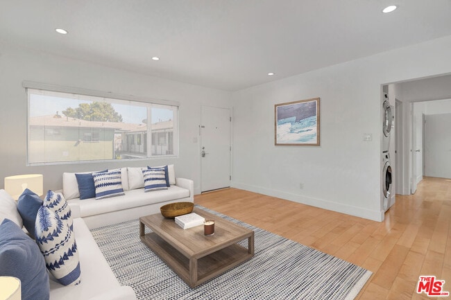 Building Photo - 119 Paloma Ave