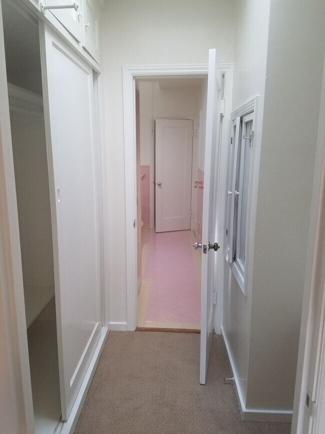 Building Photo - 3 Bedroom / 2 Bath House in West Portal!
