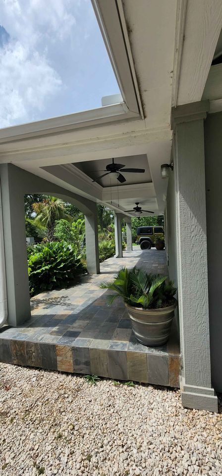 Building Photo - 105 Mable St