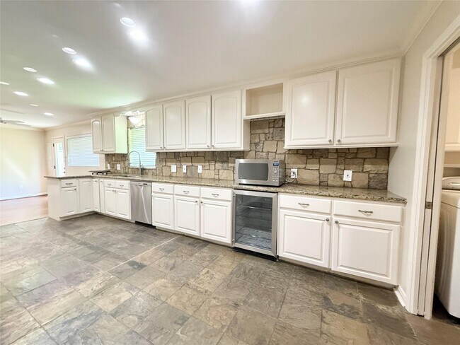 Building Photo - 5545 Pagewood Ln