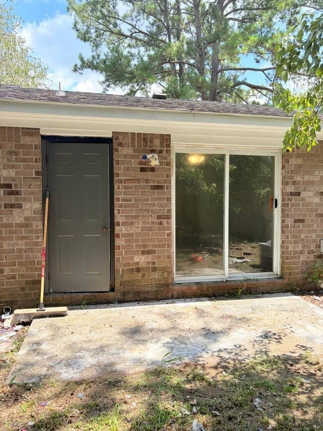 Building Photo - 105 Drake Ct