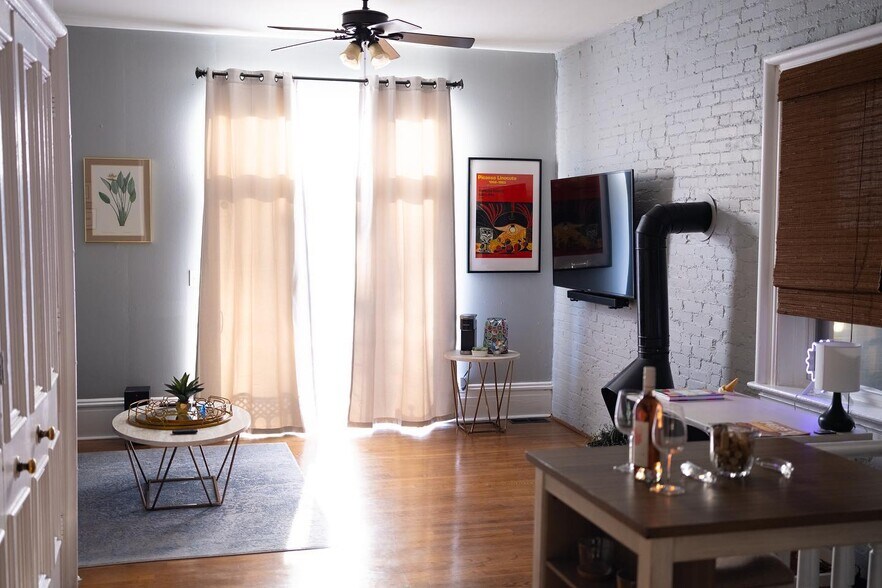 Living room - 4628 McPherson Ave