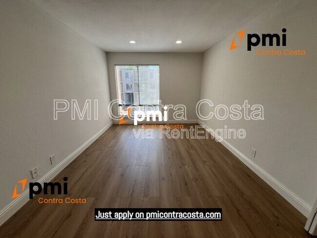 Building Photo - 320 N Civic Dr