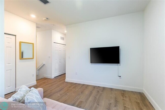 Building Photo - 4637 Caspian Way