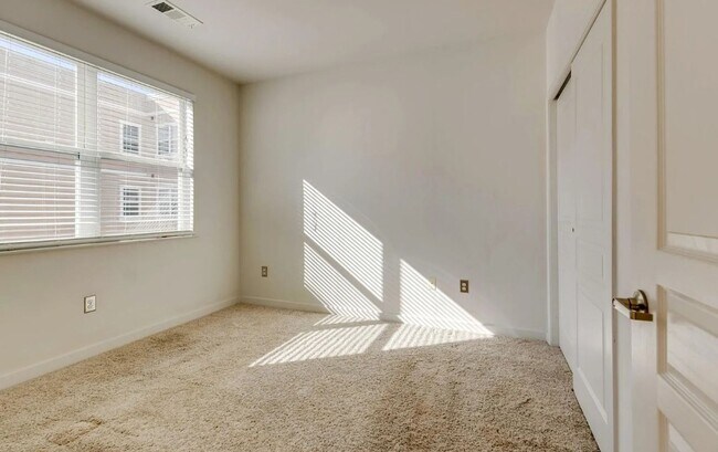 Building Photo - Stylish Condo in the Heart of Nashville – ...