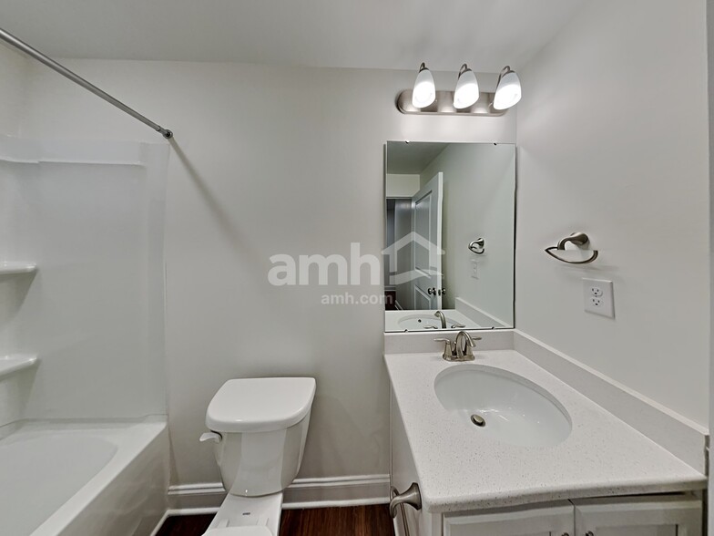 Building Photo - 156 Larragan Dr