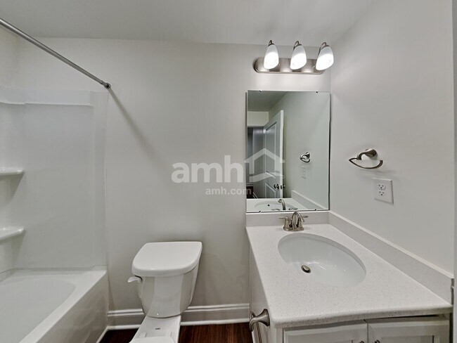 Building Photo - 156 Larragan Dr
