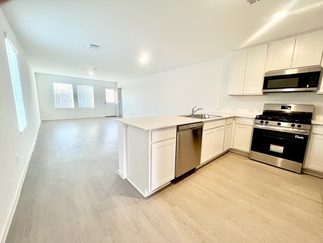 Building Photo - 921 Lago Laceno Ln