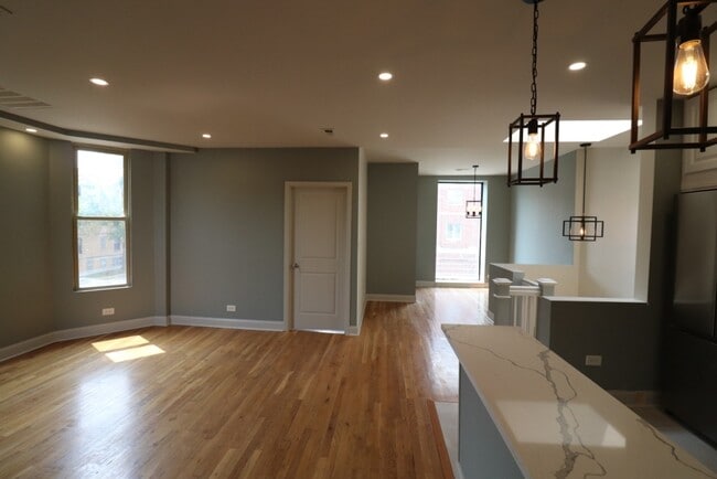 Building Photo - 1446 W Irving Park Rd