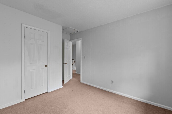 Building Photo - 405 Falling Ln