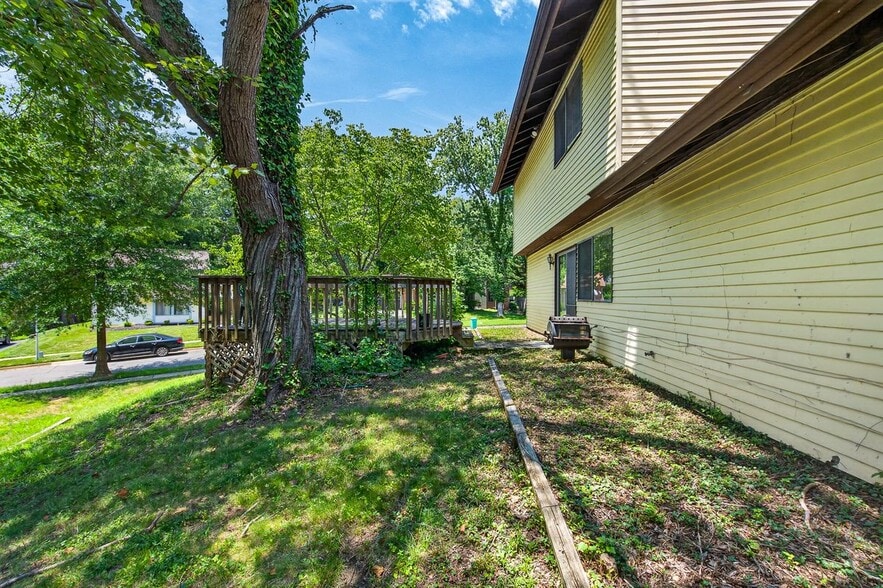 Building Photo - 8801 Monmouth Dr