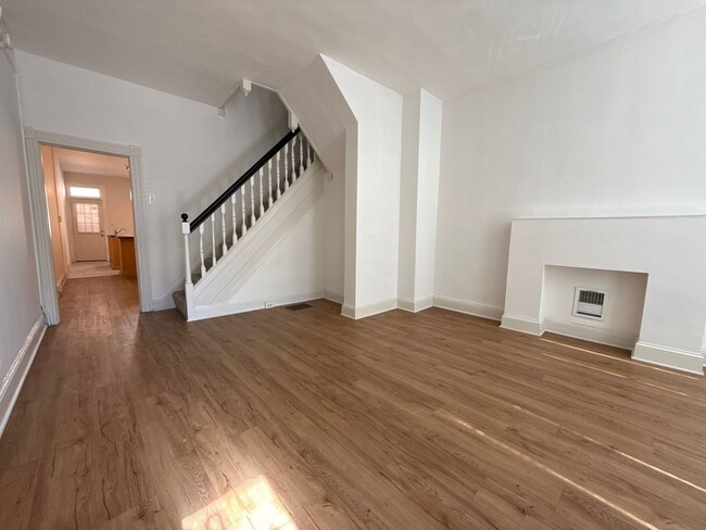 Building Photo - 450 E Lorraine Ave