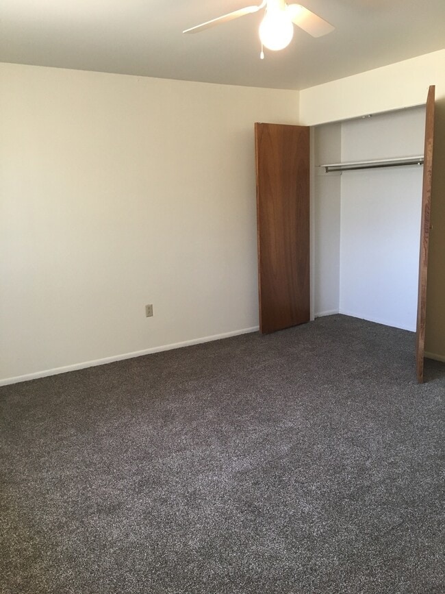 Building Photo - 3 Bedroom 1 Bathroom Duplex