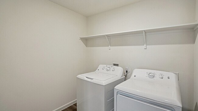 Building Photo - 6088 Mojave Dr