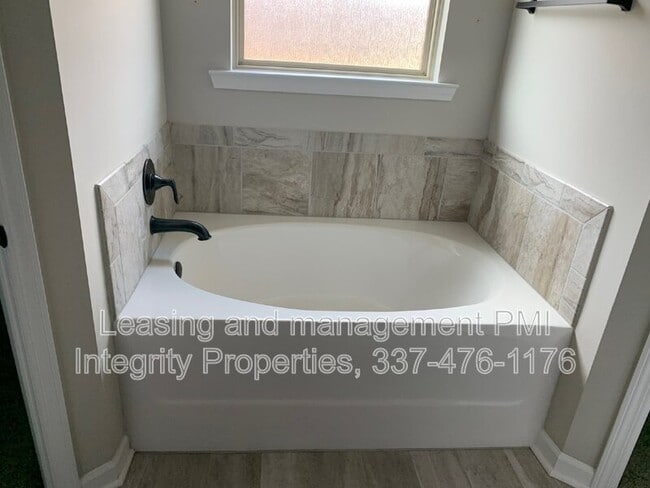 Building Photo - 201 St Caillin St