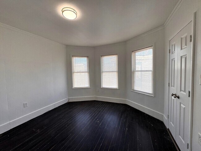 Building Photo - 11 Fairmont Pl