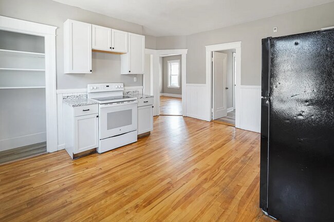 Building Photo - 131 Providence St