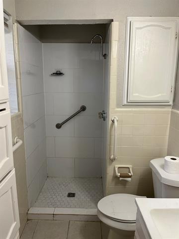 Building Photo - 501 Merrill Dr