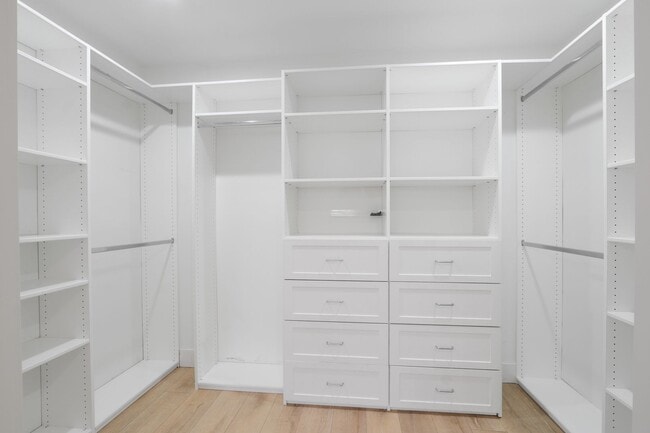 Building Photo - 3 bed 2 bath remodeled home features rustic charm blended with contemporary elegance