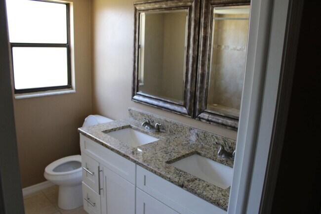 Building Photo - Updated 3 bedroom 2 bath in Greenbrook Estates