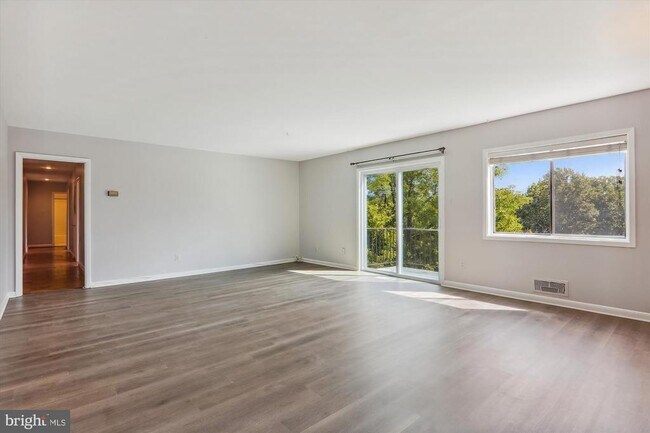 Building Photo - 10631 Montrose Ave