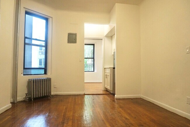 Building Photo - 359 W 126th St