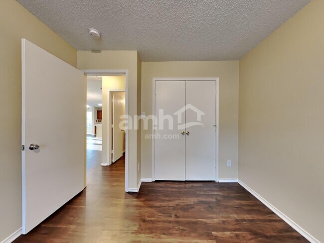 Building Photo - 115 Clover Leaf Ln