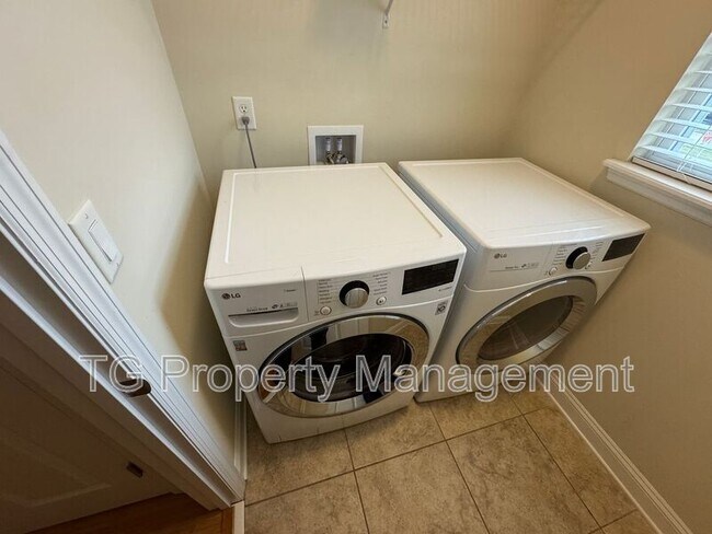 Building Photo - 14420 Serenoa Dr