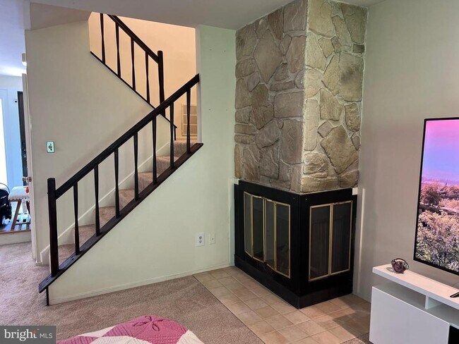 Building Photo - 9547 Fern Hollow Way