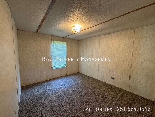 Building Photo - 3101 Western Hills Dr W