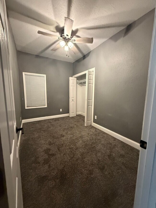 Building Photo - 226 Ferry St