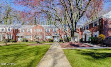 Building Photo - 102 Manor Dr