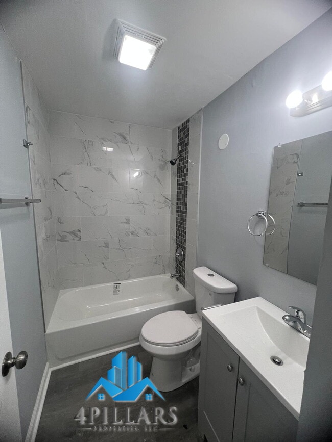 Building Photo - "Spacious 4-Bed, 2-Bath Gem on Kentucky Street – 2,178 Sq. Ft. of Comfort!"