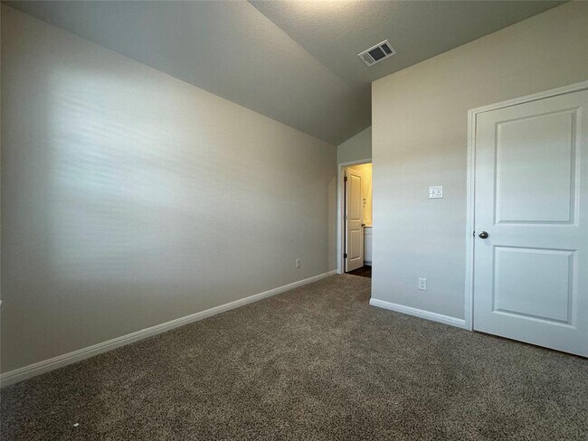 Building Photo - 340 Fossil Dr