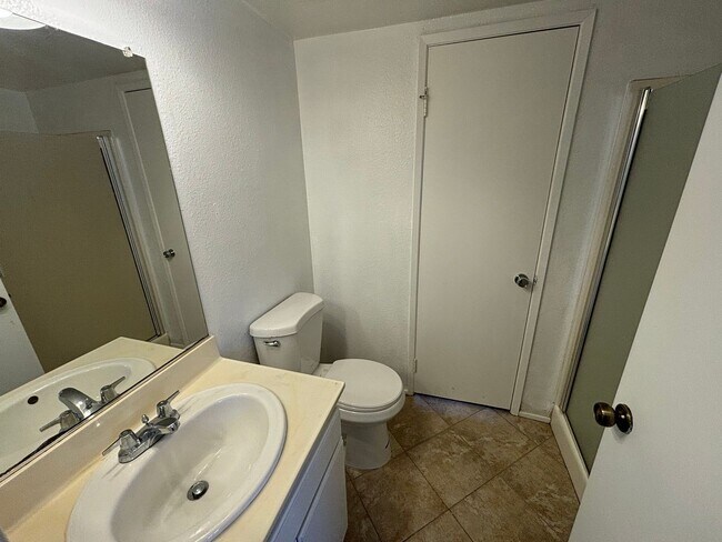 Building Photo - Spacious 3-Bedroom Townhome with Community...