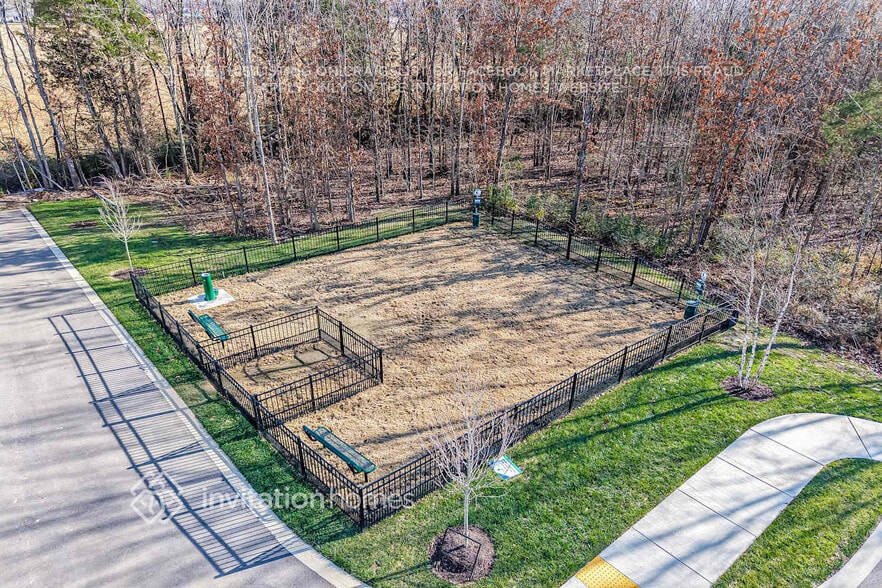 Building Photo - 200 River Rock Dr