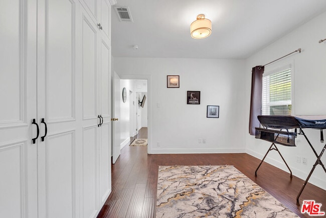 Building Photo - 1906 Veteran Ave