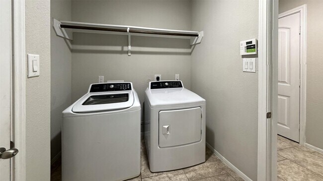 Building Photo - 29238 Dunns Creek Ct