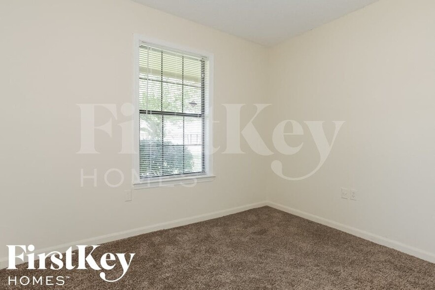Building Photo - 4877 Summitridge Dr