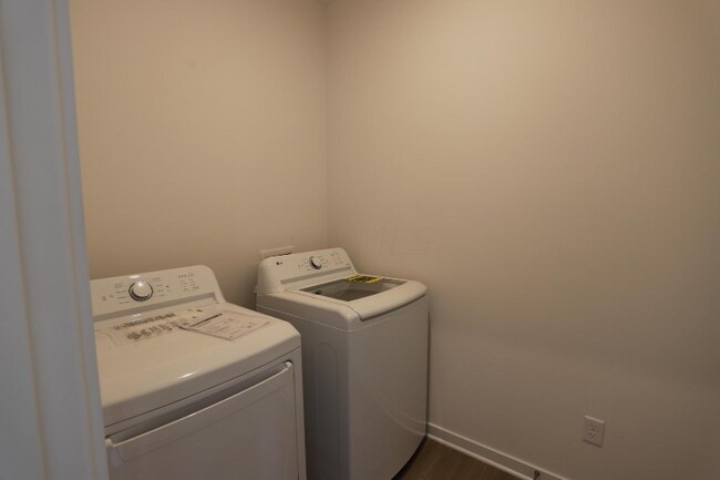 Building Photo - 464 Rochdale Run