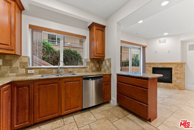 Building Photo - 16123 Sunset Blvd
