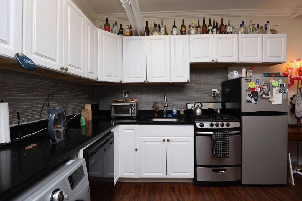 Building Photo - 2120 N Dayton St