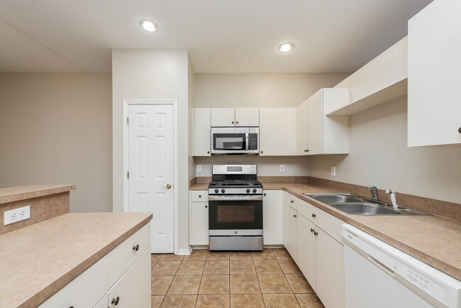 Building Photo - 619 Wave Crest Cir