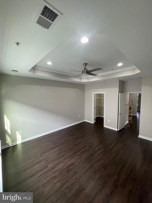 Building Photo - 8110 S Channel Dr