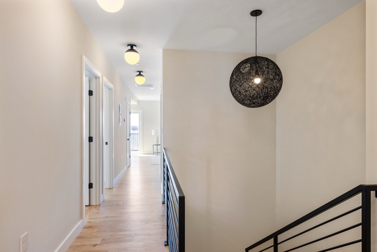 Building Photo - 275 Webster St